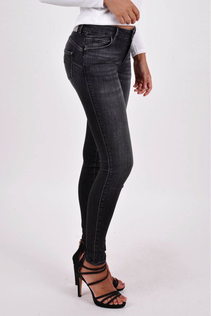 GUESS JEANS JEANSERIA