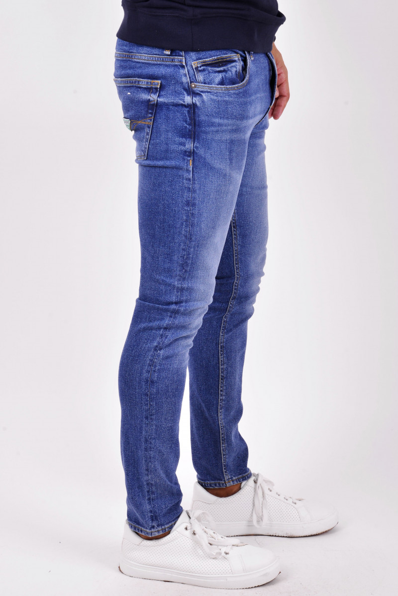 GUESS JEANS JEANSERIA
