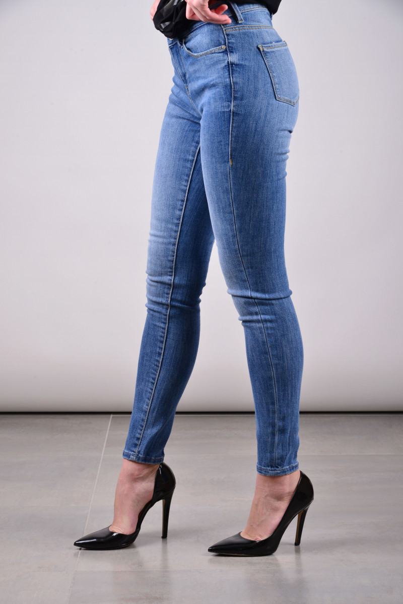 GUESS JEANS JEANSERIA