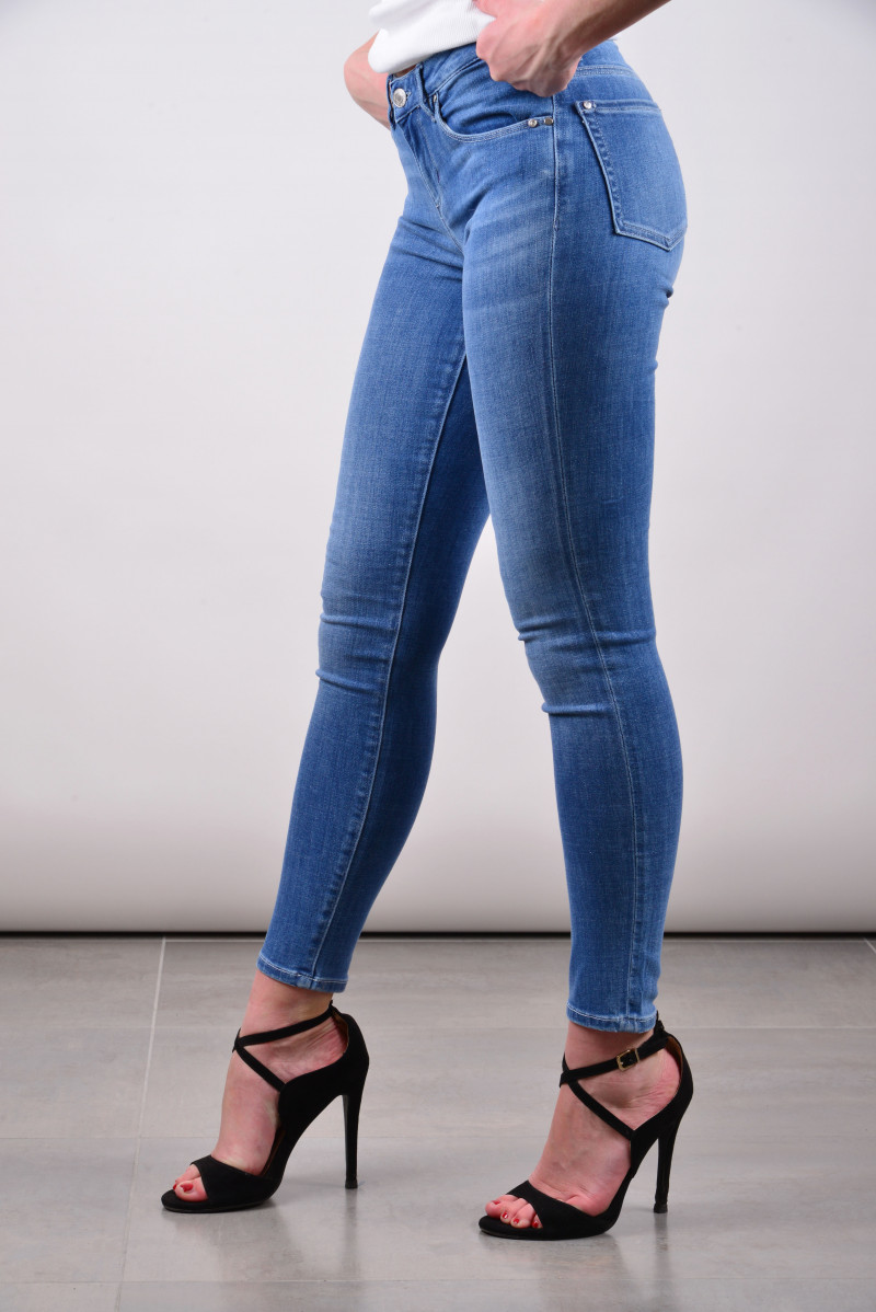 GUESS JEANS JEANSERIA