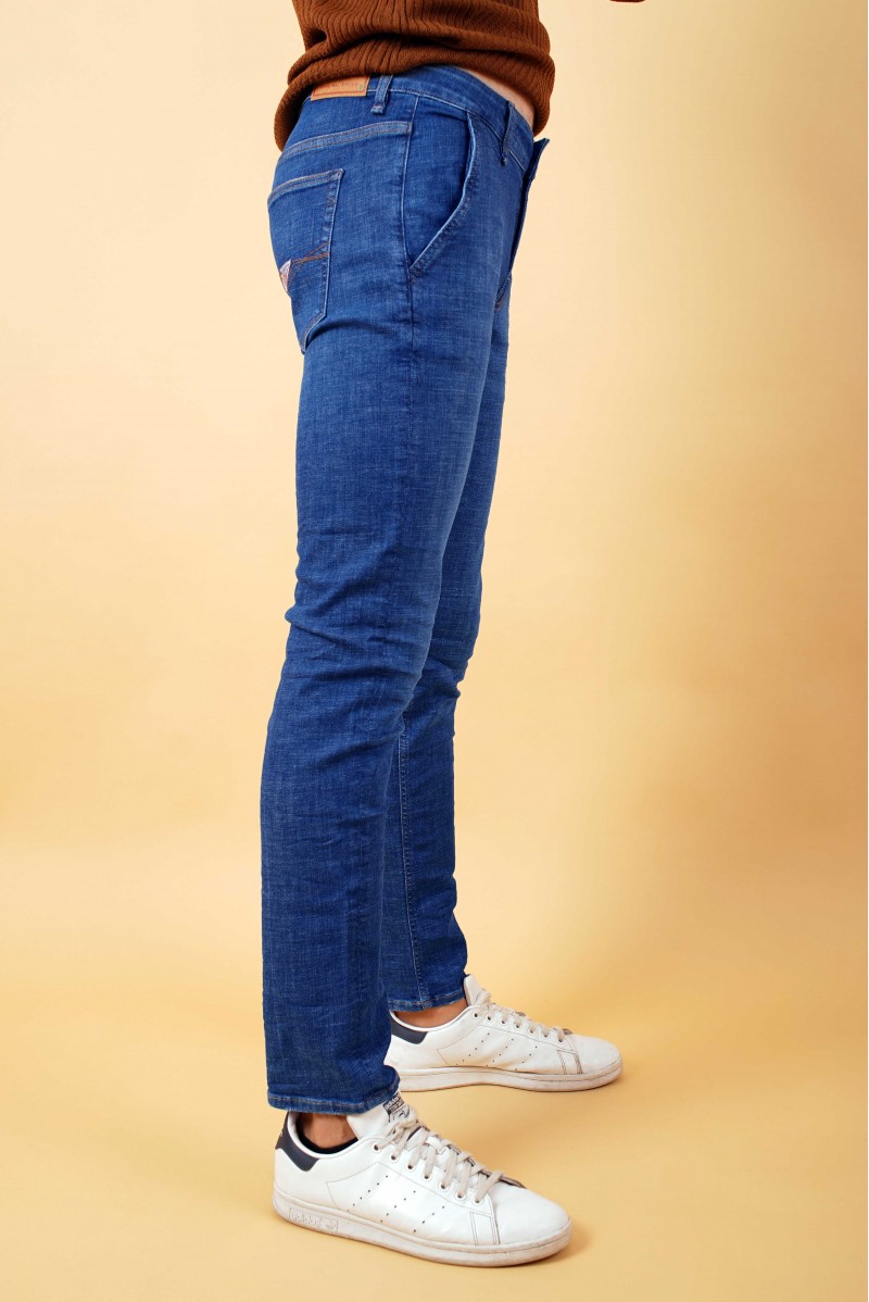 GUESS JEANS JEANSERIA