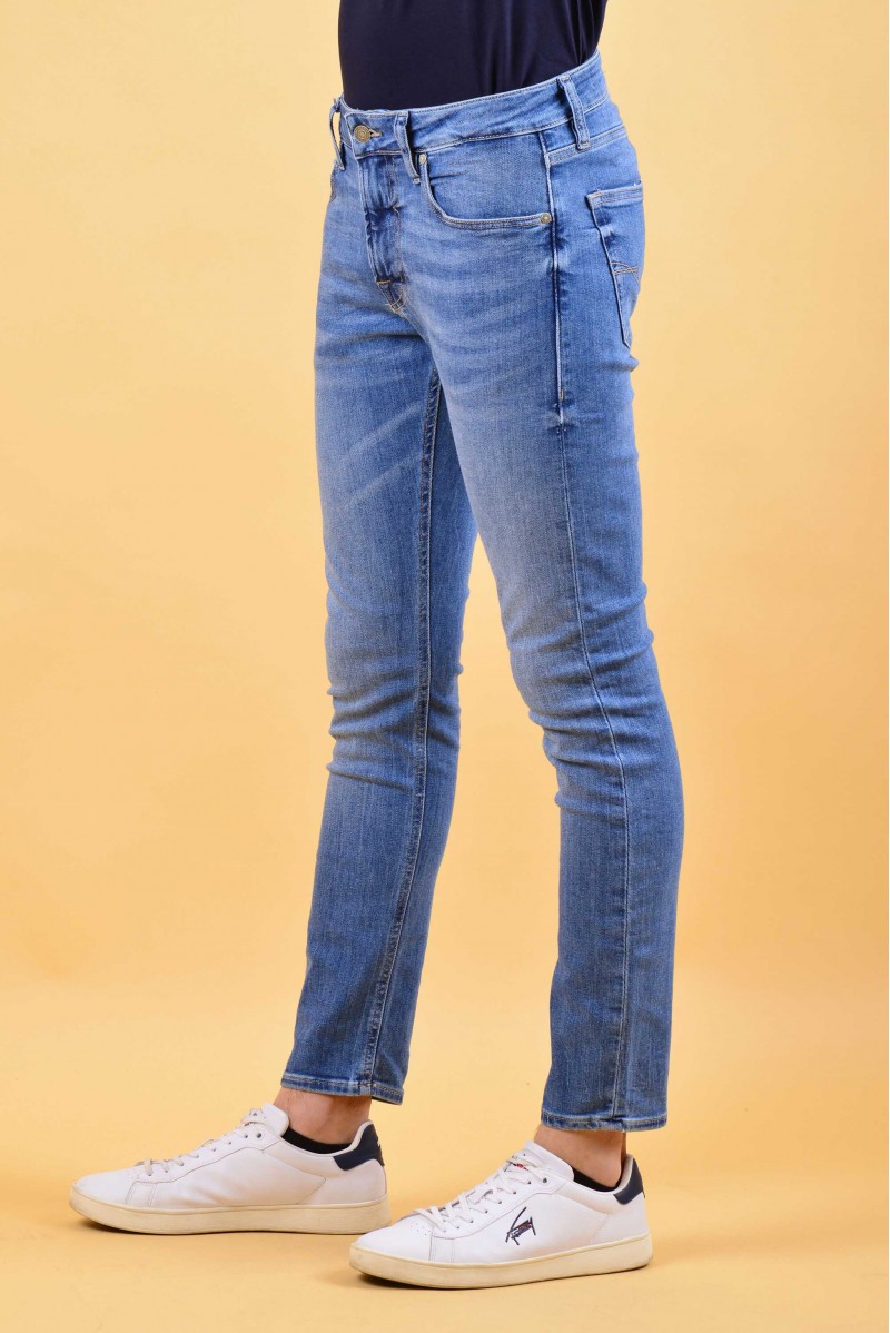 GUESS JEANS JEANSERIA