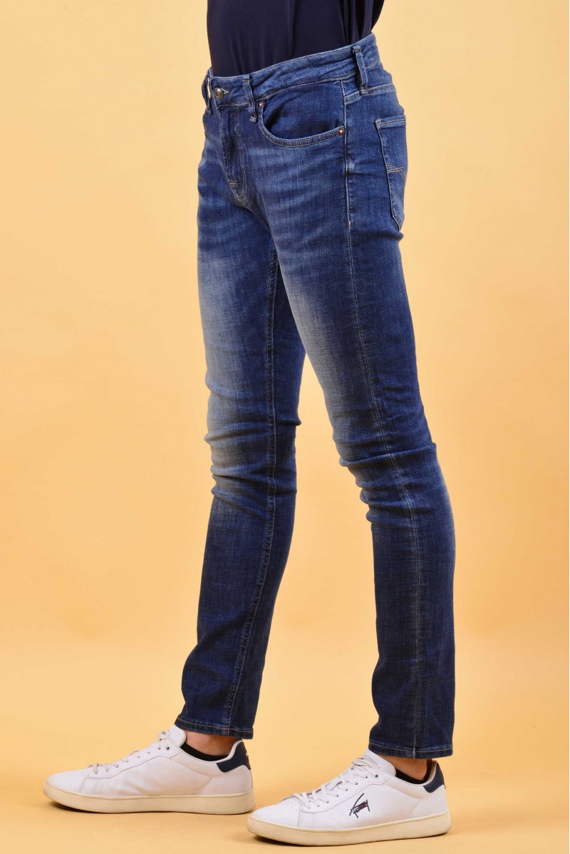 GUESS JEANS JEANSERIA