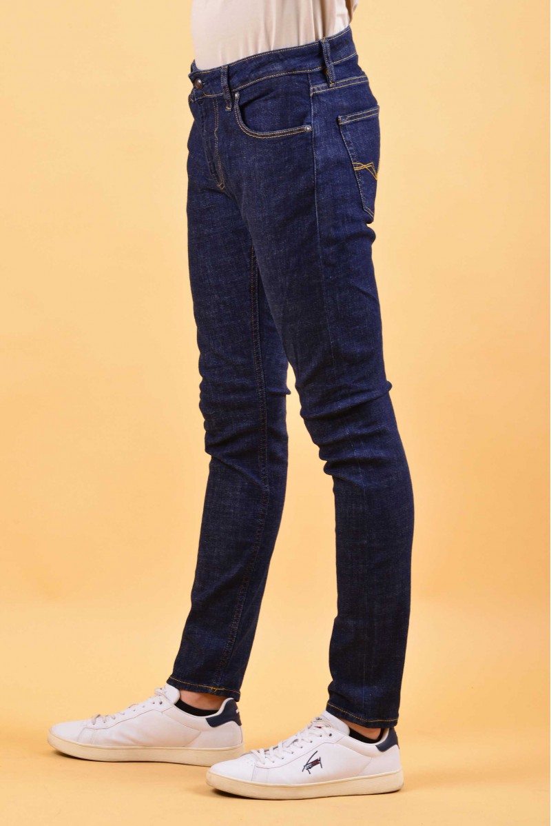 GUESS JEANS JEANSERIA