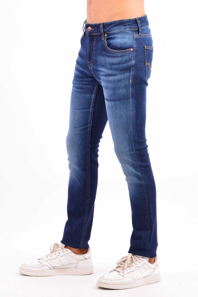 GUESS JEANS JEANSERIA