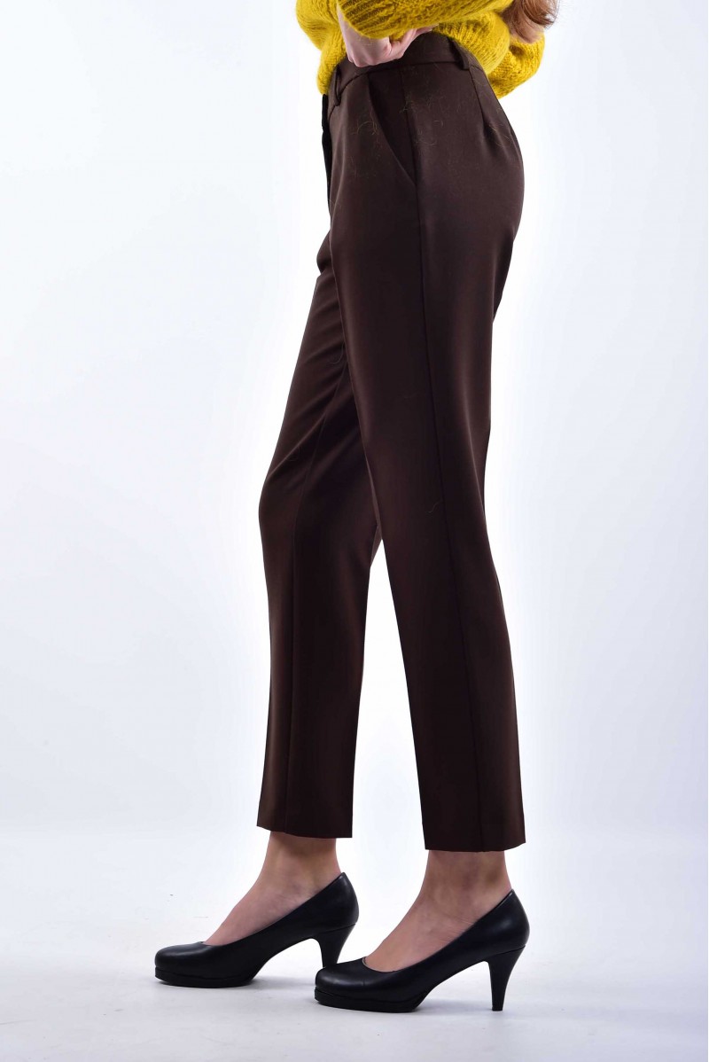 TEN WAYS TO BE PANTALONE CASUAL