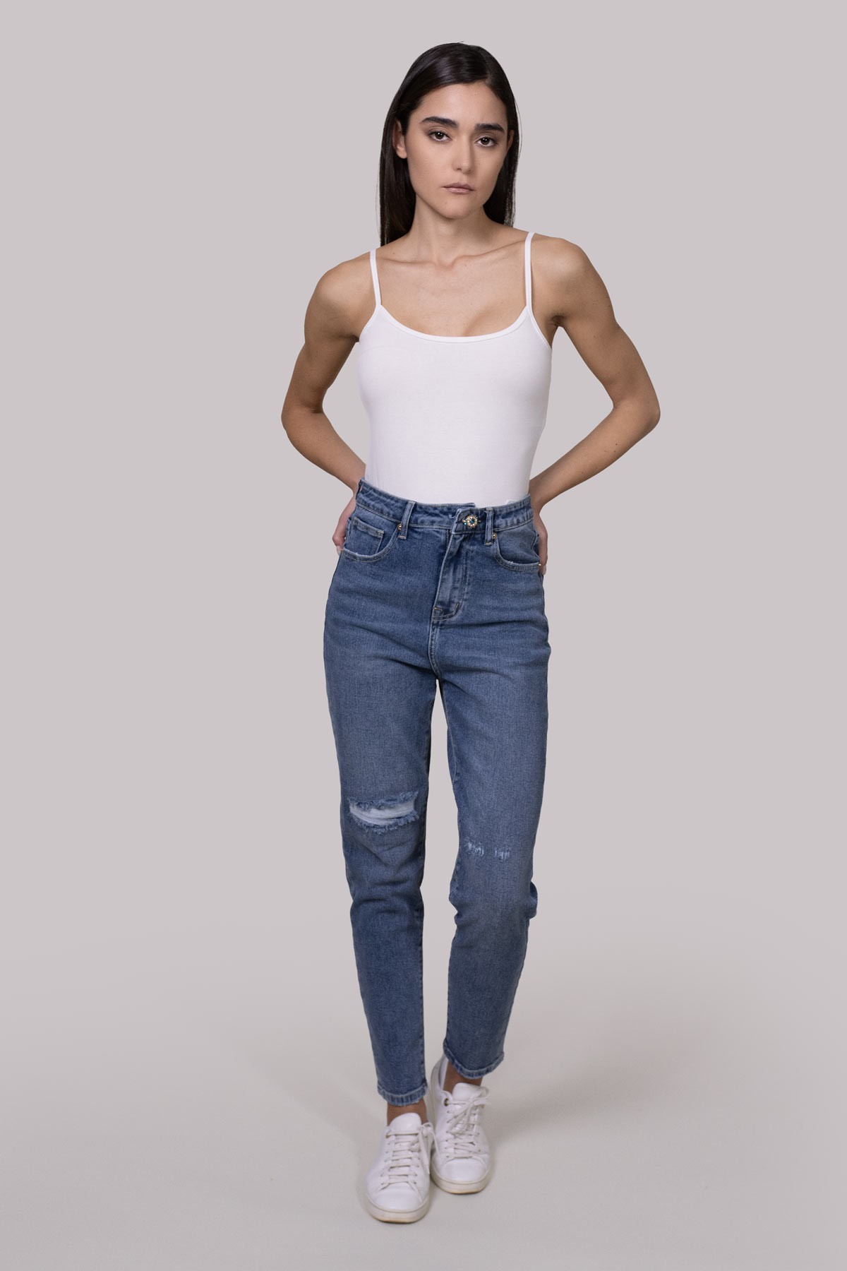 ZOE-JEANS MOM FIT CON STRAPPI E PERLINE - WW19301