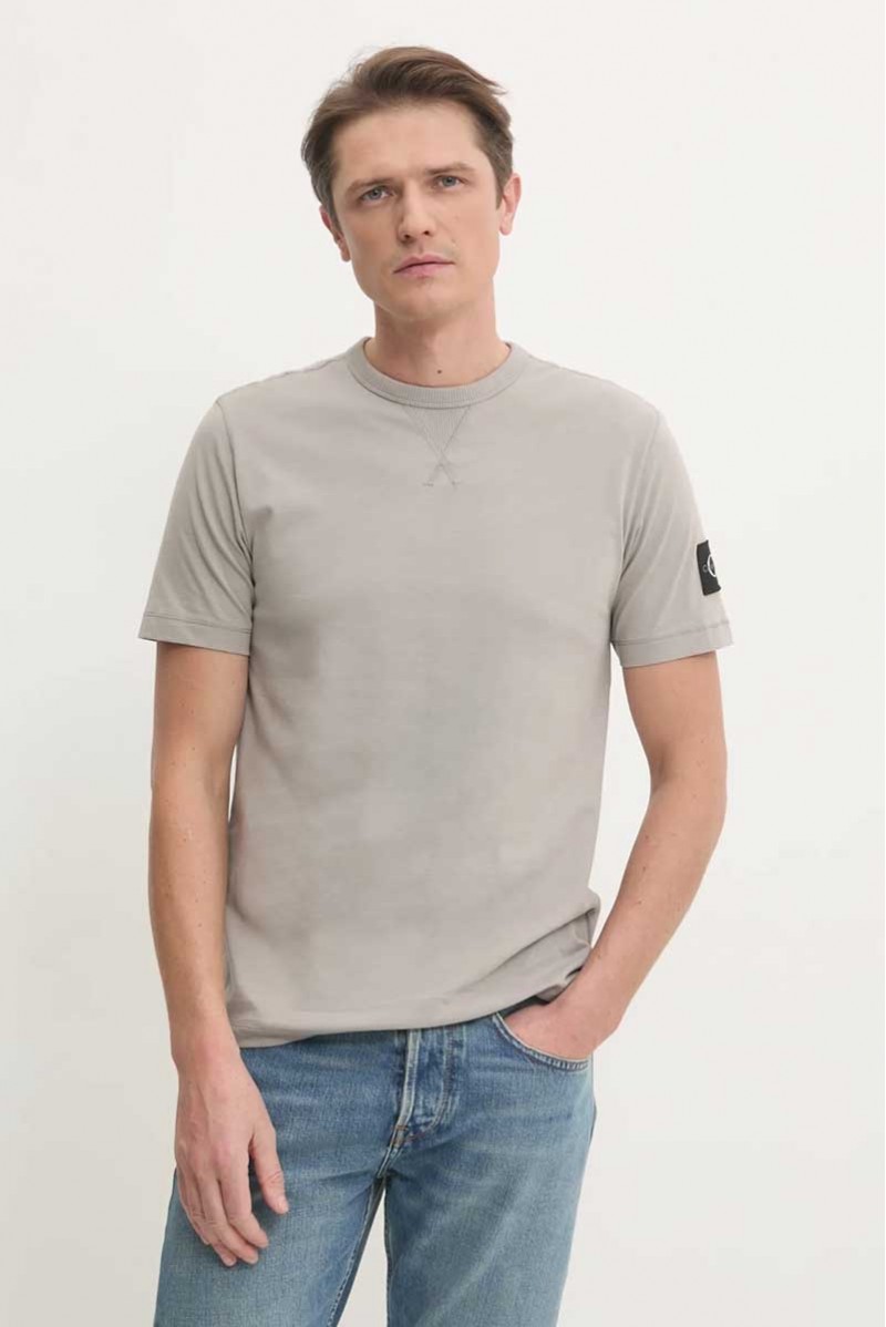 CALVIN KLEIN JEANS T-SHIRT...