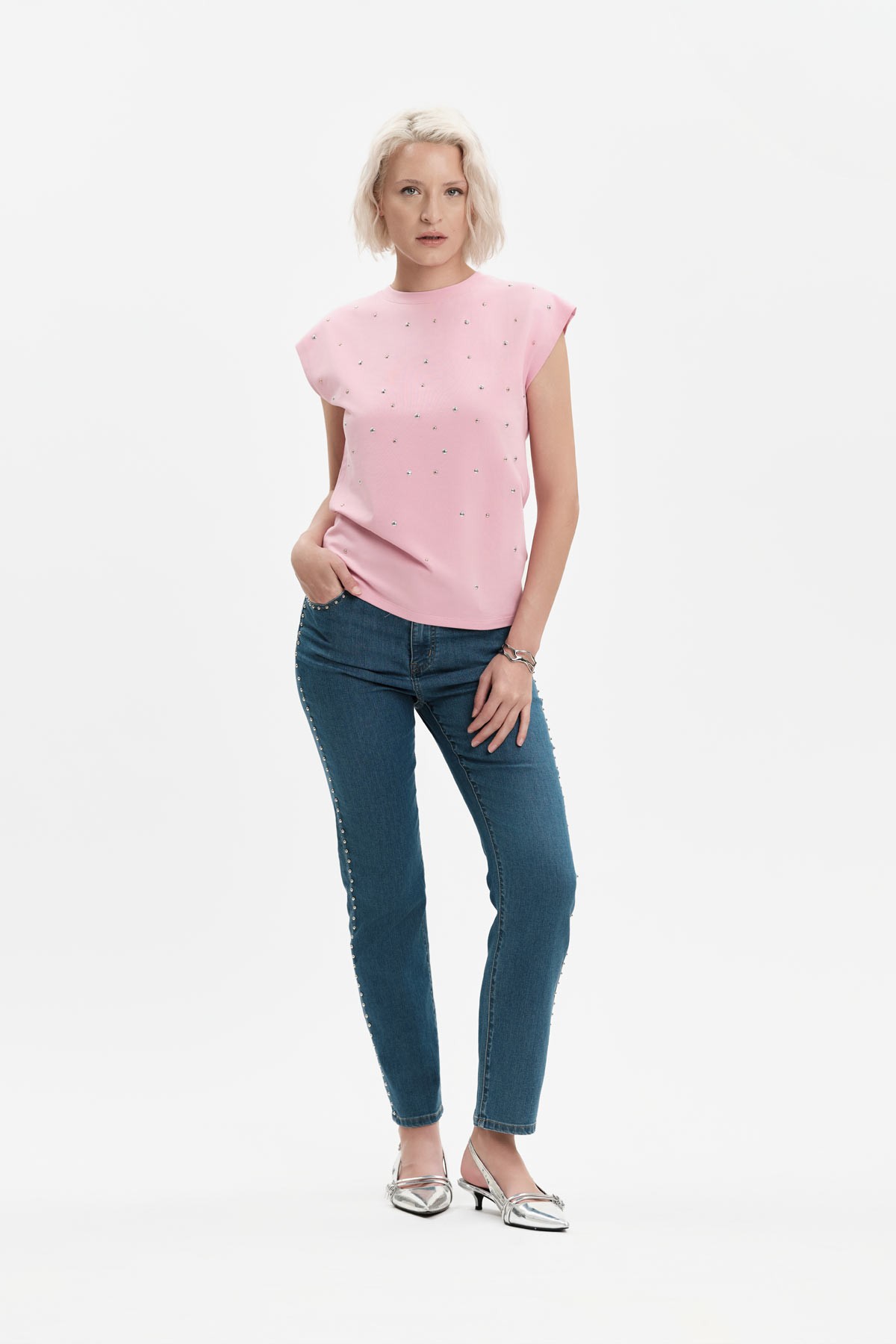 T-SHIRT SMANICATA CON BORCHIA PIATTA - WW31157